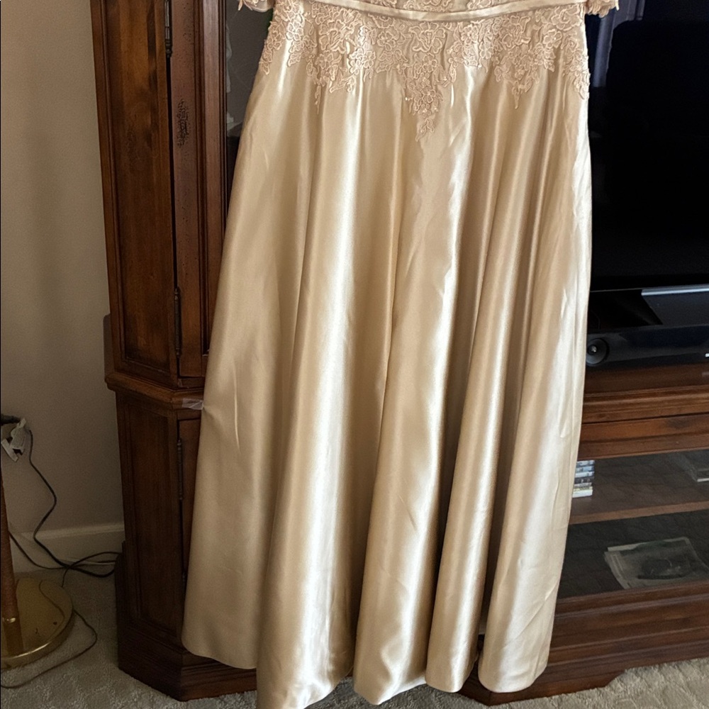 A- line V-neck 3/4 Sleeves Appliqués Lace Satin Mother of the Bride Dress#DM0043 - Picture 7 of 10